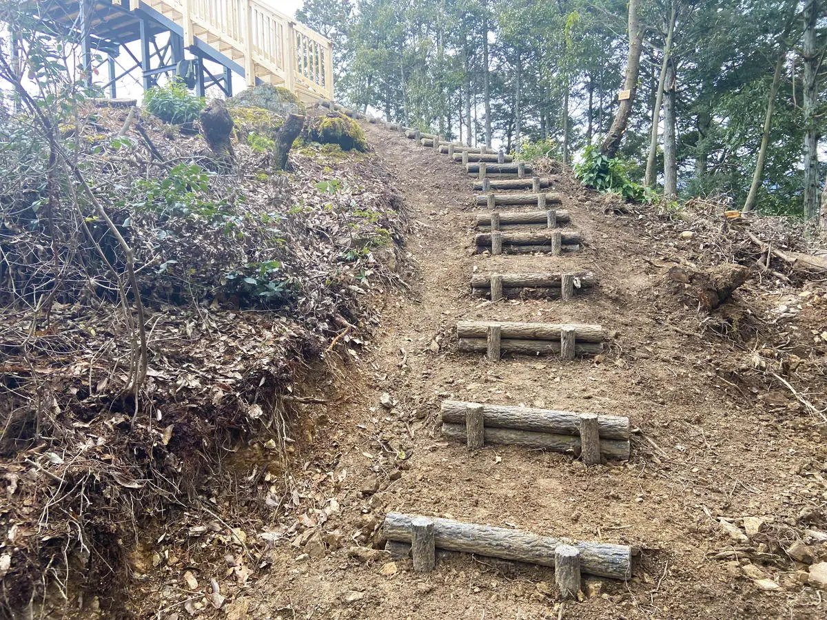業務部-施工事例_登山道整備_以安寺山-登山道整備03